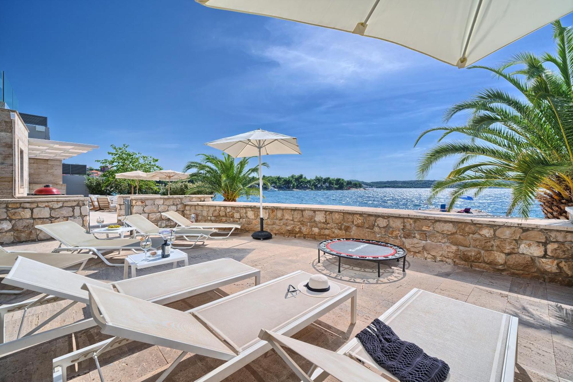 Livingstone Beach House Trogir Bagian luar foto